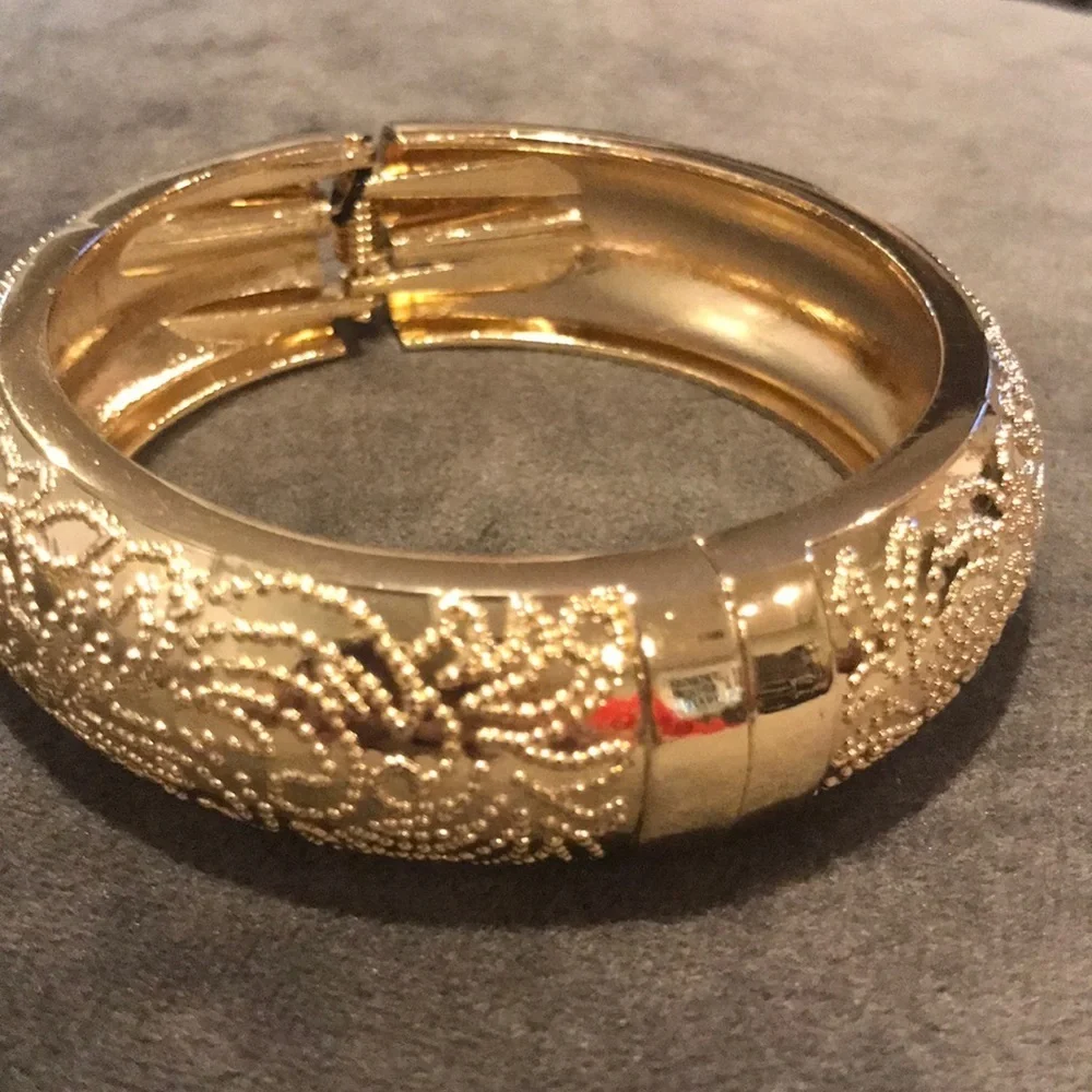 Gold Ornate Filigree Magnetic Hinge Bangle Bracelet Floral Scroll Pattern